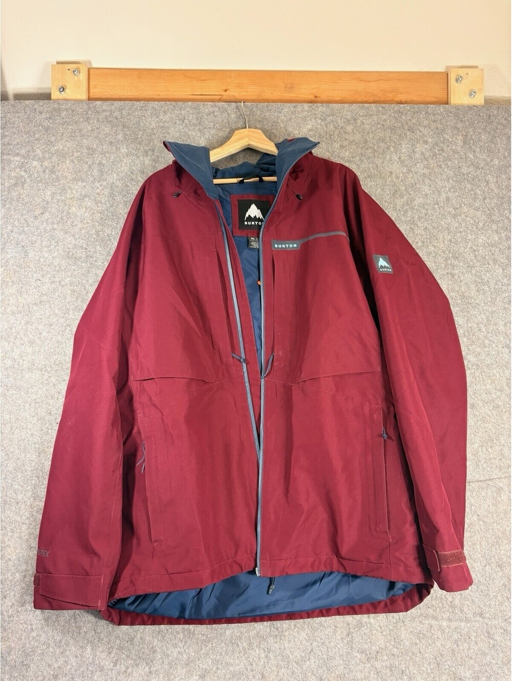 Burton Pillowline GORE-TEX 2L Snowboard Jacket Men’s XL Burgundy Broken Zipper